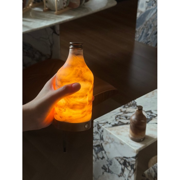 Tischleuchte aus Alabaster in Form einer Weinflasche (mit eingebautem Akku) HL3222