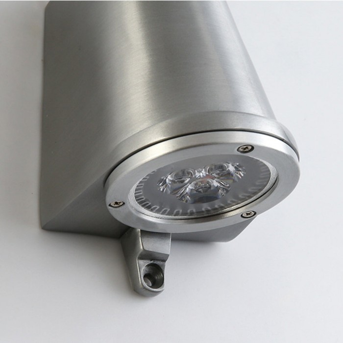 Applique da esterno industriale in metallo a forma di campana, impermeabile IP65, modello HL3429