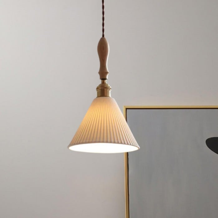 Die Pendelleuchte HL3414 aus klarem Keramikglas