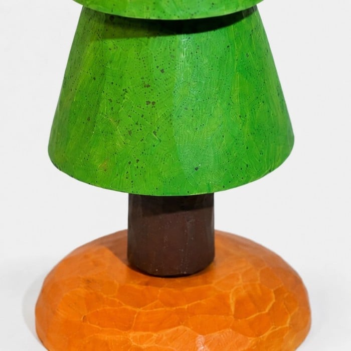 Geschnitzter Kiefernbaum-Tischschmuck aus Holz HL4189