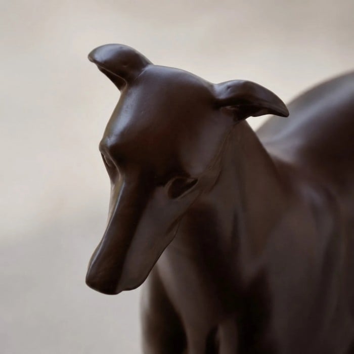 Greyhound-Hundeskulptur aus Kunstharz, Dekoration HL4063