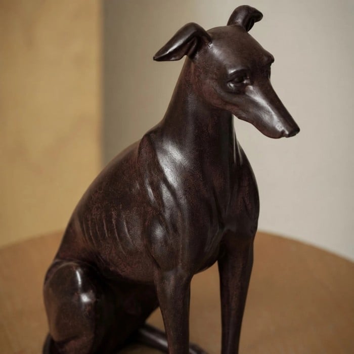 Greyhound-Hundeskulptur aus Kunstharz, Dekoration HL4063
