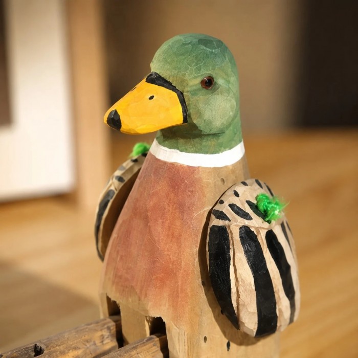 Handgeschnitzte Tierfiguren aus Holz mit baumelnden Beinen HL4129
