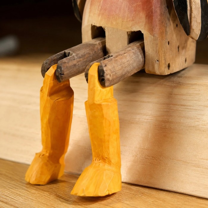 Handgeschnitzte Tierfiguren aus Holz mit baumelnden Beinen HL4129