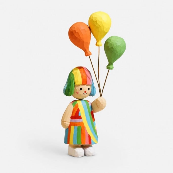 Figurine en bois de la fille au ballon arc-en-ciel HL4163