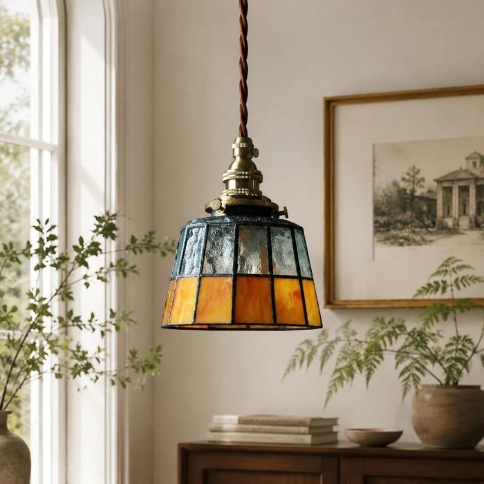 Pendelleuchte aus bernsteinfarbenem Buntglas und Messing HL3910