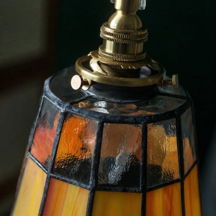Pendelleuchte aus bernsteinfarbenem Buntglas und Messing HL3910