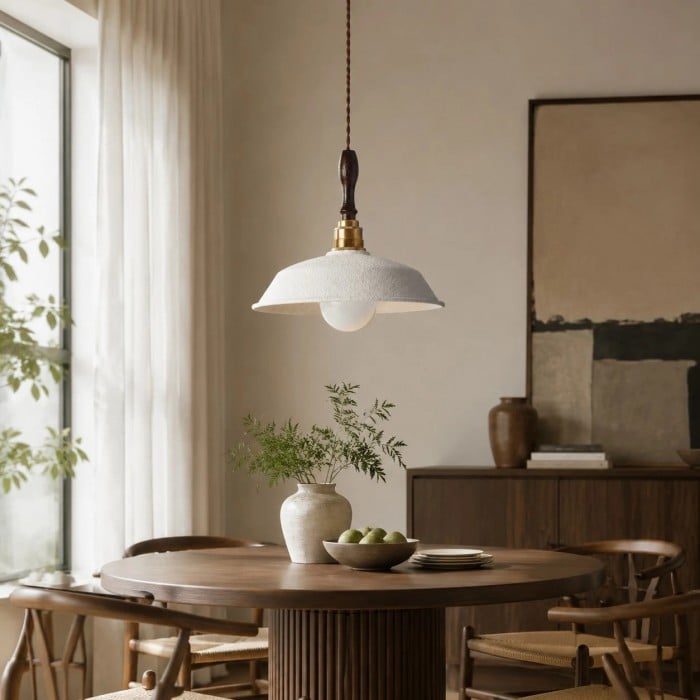 Hanglamp van Amerikaans messing met walnoothouten kap en witte metalen kap HL3777