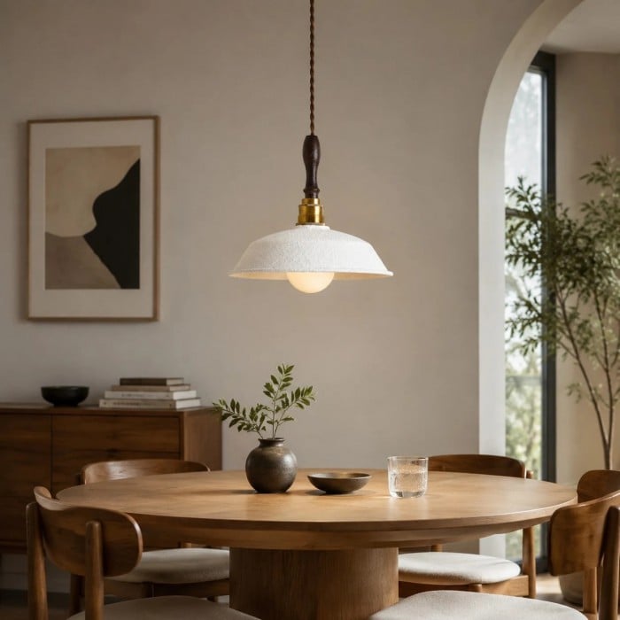 Hanglamp van Amerikaans messing met walnoothouten kap en witte metalen kap HL3777