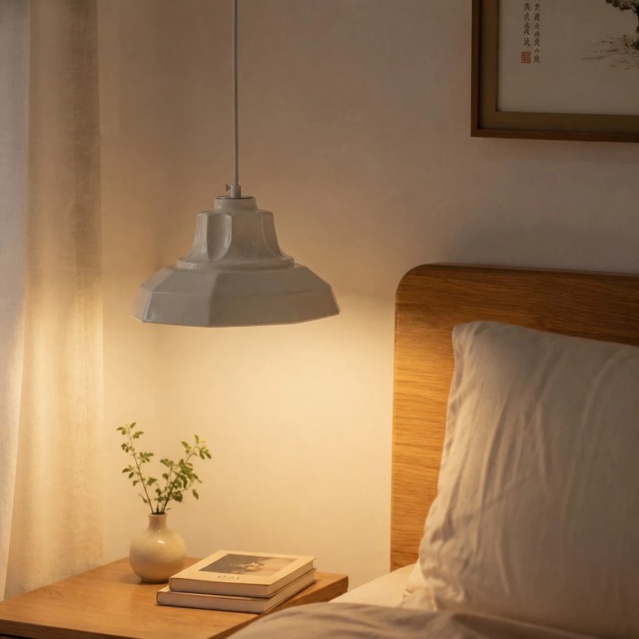 Keramische hanglamp met sculpturale glanzende kap HL3880