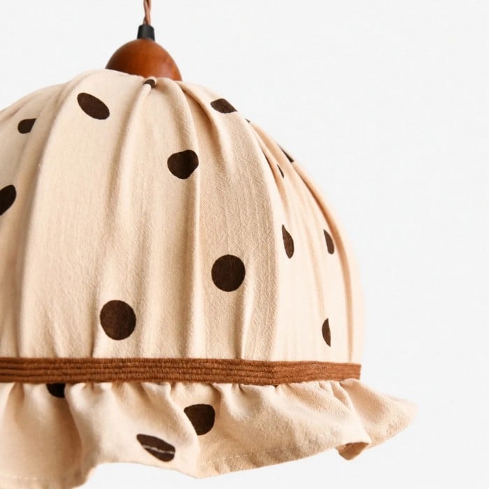Kremowa lampa wisząca z tkaniny w kropki HL3782