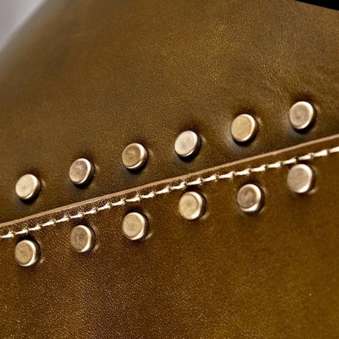 Suspension conique en cuir avec rivets dorés HL3734