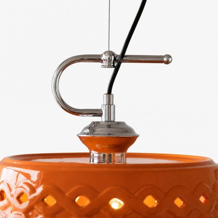 Lámpara colgante de metal y cerámica naranja HL3829