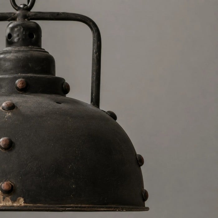 Rustik svart kupolformad taklampa i sliten design HL3982