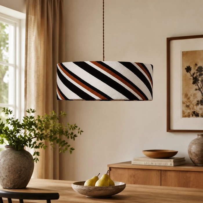 Lampa wisząca w kształcie bębna z tkaniny w paski HL3938