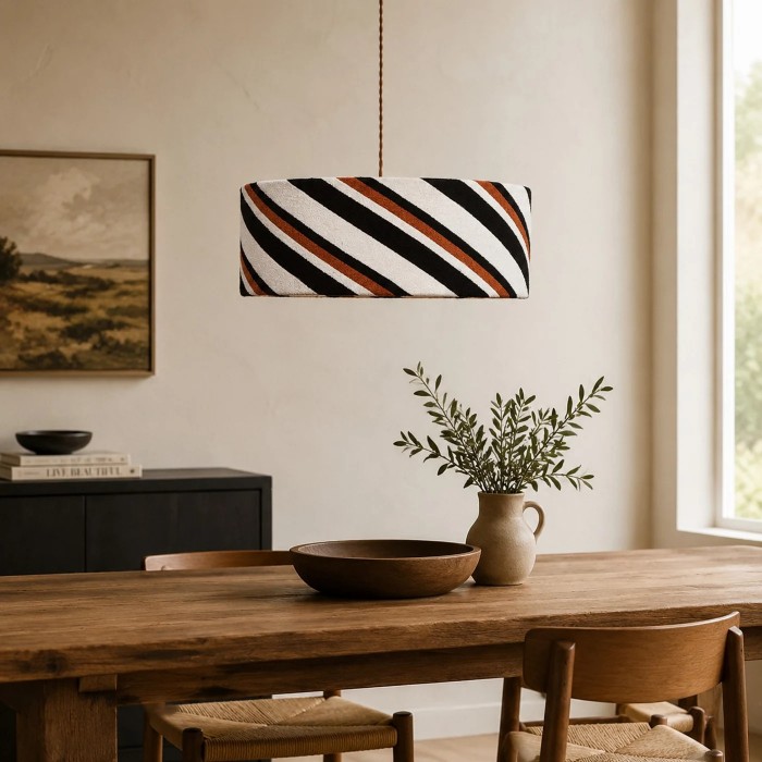 Lampa wisząca w kształcie bębna z tkaniny w paski HL3938