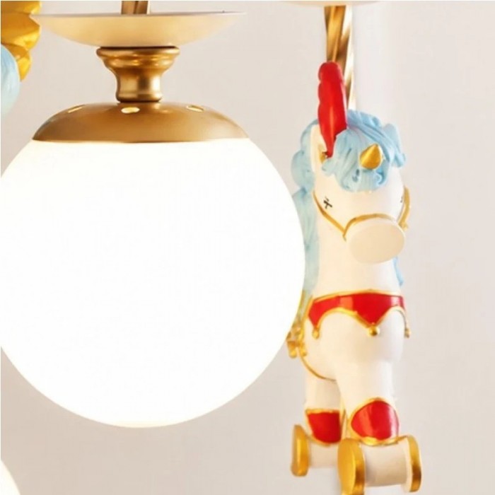 Lampa wisząca do pokoju dziecięcego z motywem jednorożca i malowanymi detalami koni HL3879