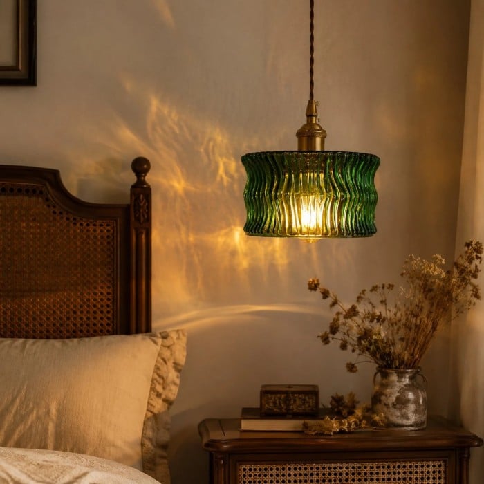 Lámpara colgante vintage de cristal ondulado con detalles en latón cálido HL3902