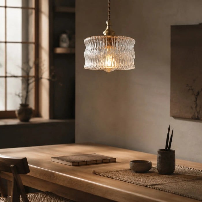 Lámpara colgante vintage de cristal ondulado con detalles en latón cálido HL3902