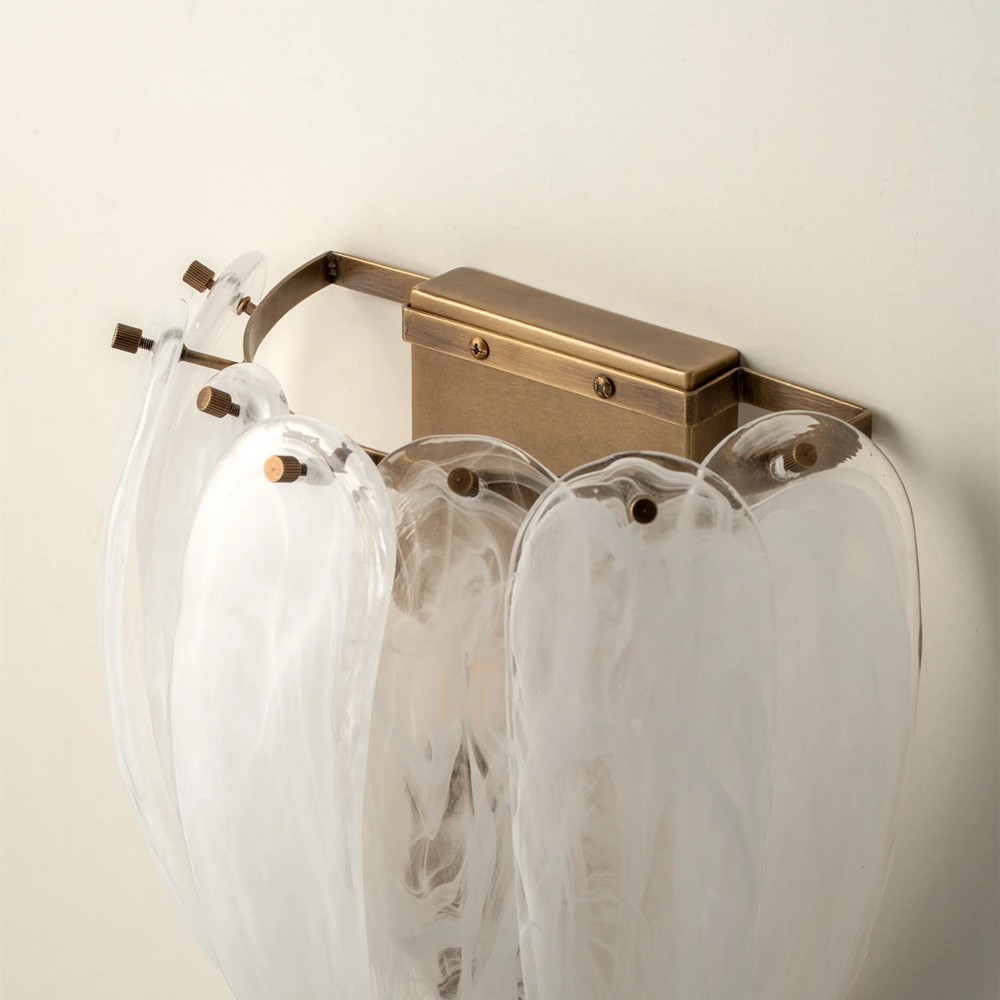 Velora Alabaste Tones gebogen glazen wandlamp - Sculpturaal elegant metalen detail voor slaapkamer of hal HL2520