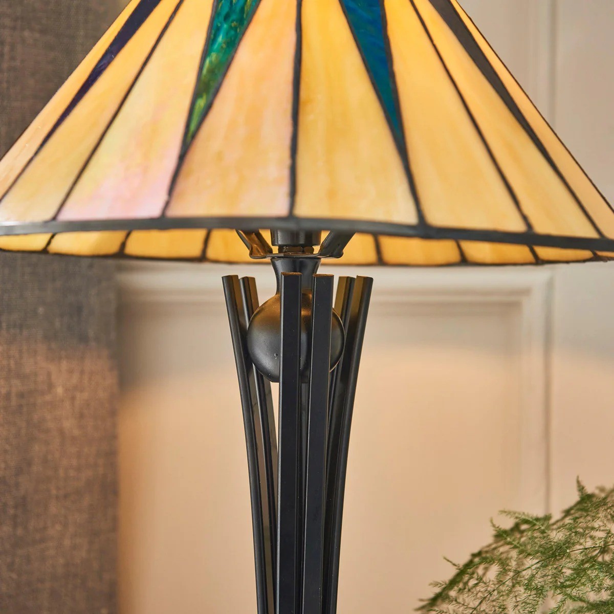 TF Dark Star Tiffany-stijl tafellamp met geometrische kap voor slaapkamer en accentverlichting HL2170