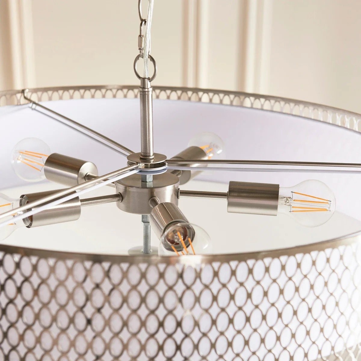 Liorin Geometrische Hanglamp - Moderne Hanglamp met Metalen en Stoffen Kap en Opengewerkt Sierwerk voor Interieurs HL2100