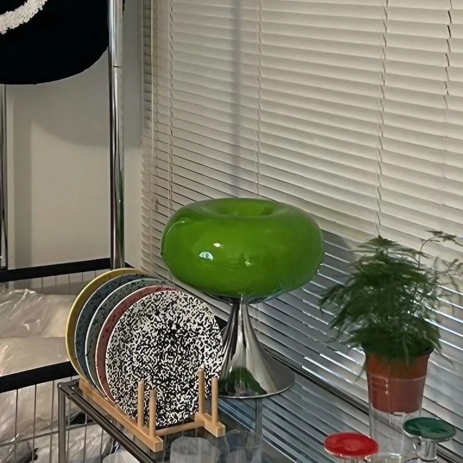Bauhaus Appelvormige Glazen Tafellamp HL232