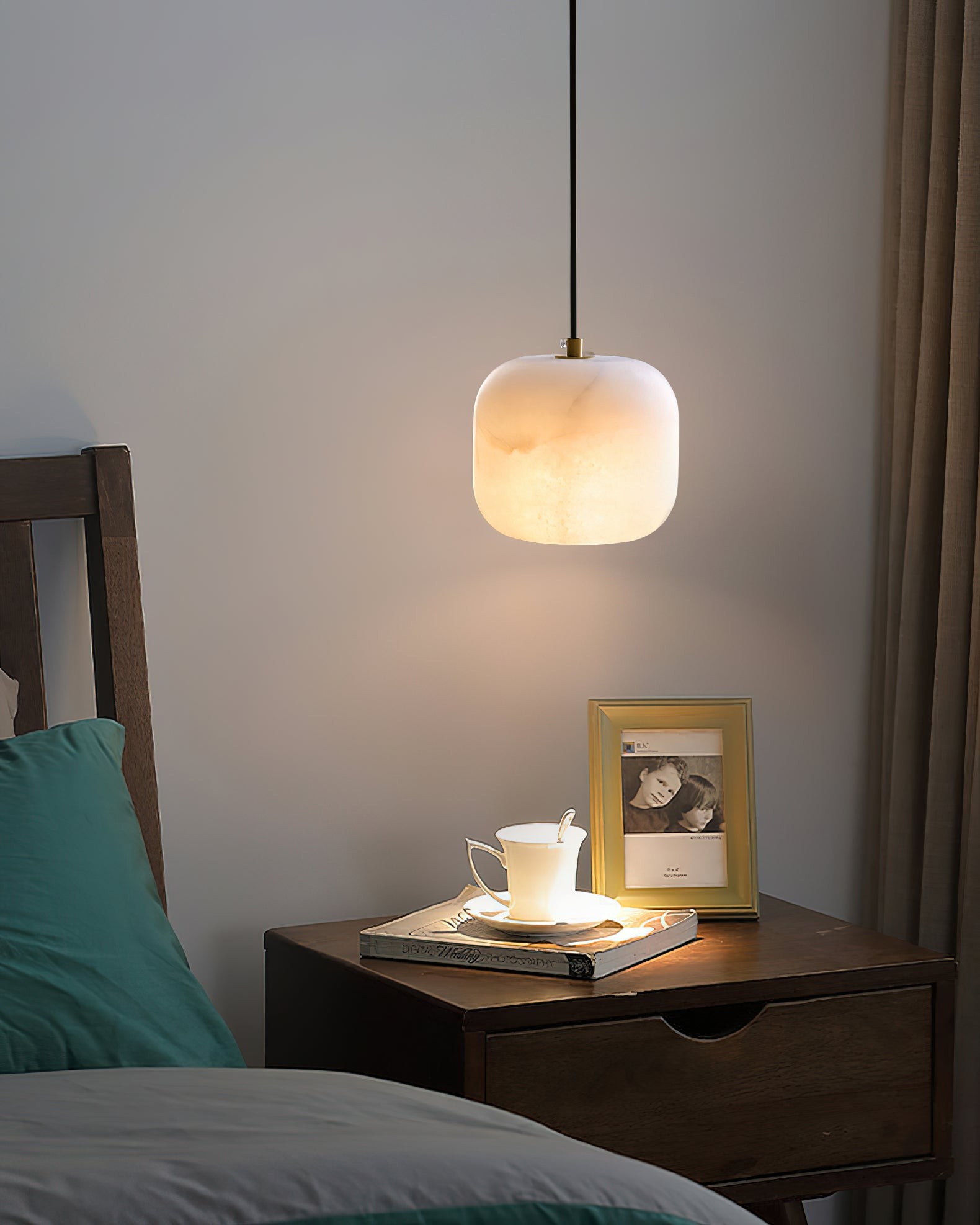 Alabaster hanglamp voor naast het bed HL2976