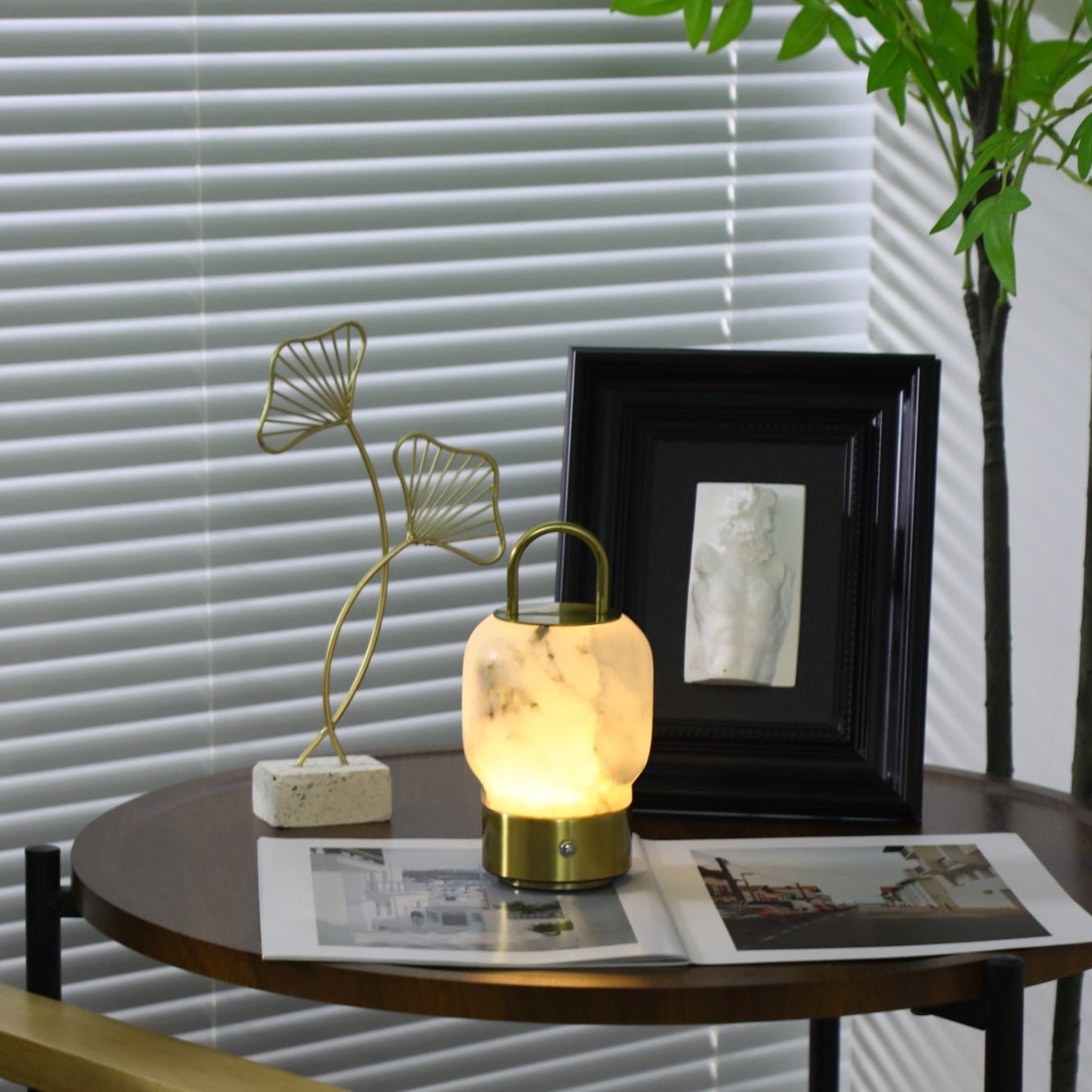 Draagbare oplaadbare tafellamp van alabaster HL2950