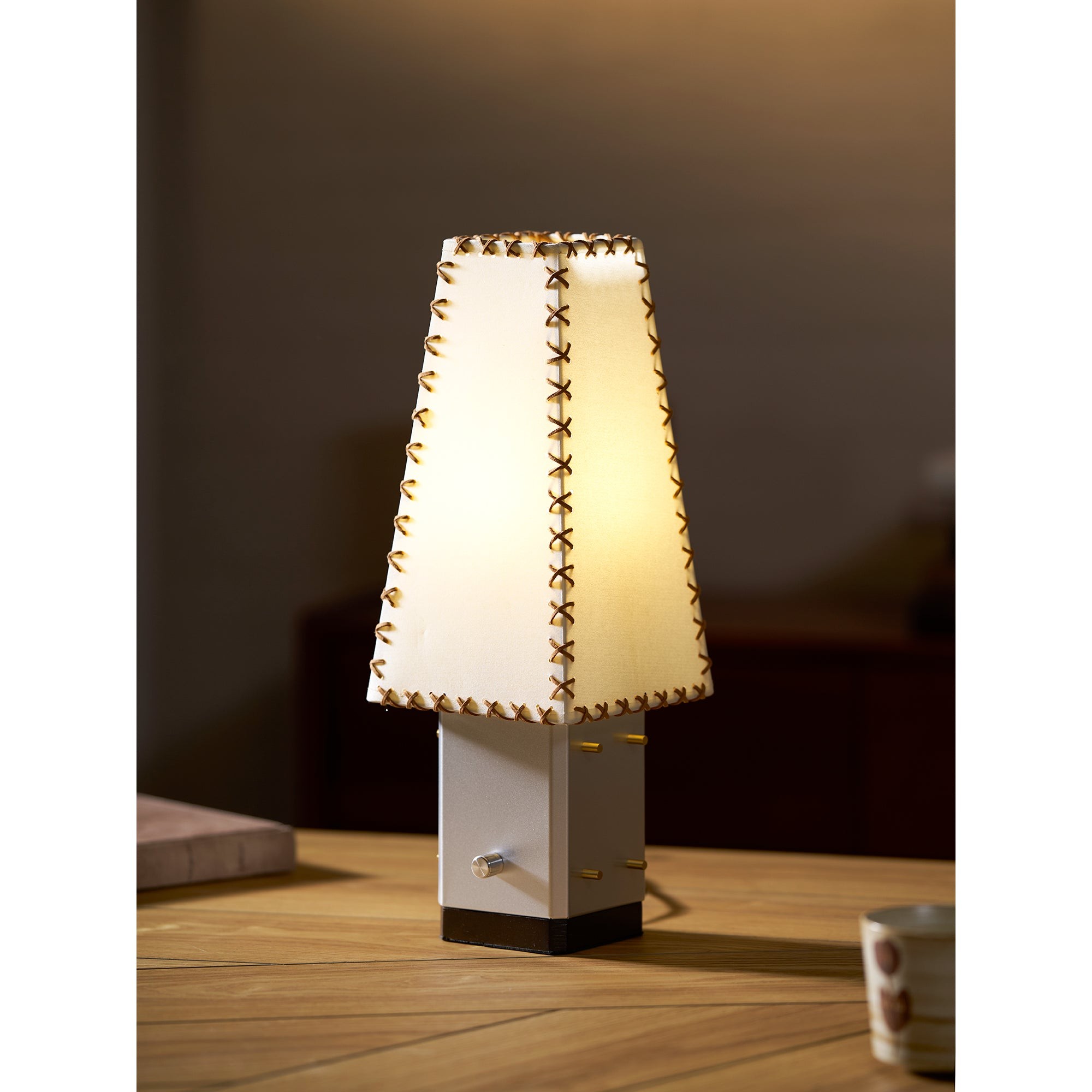 Tafellamp van perkament HL3230