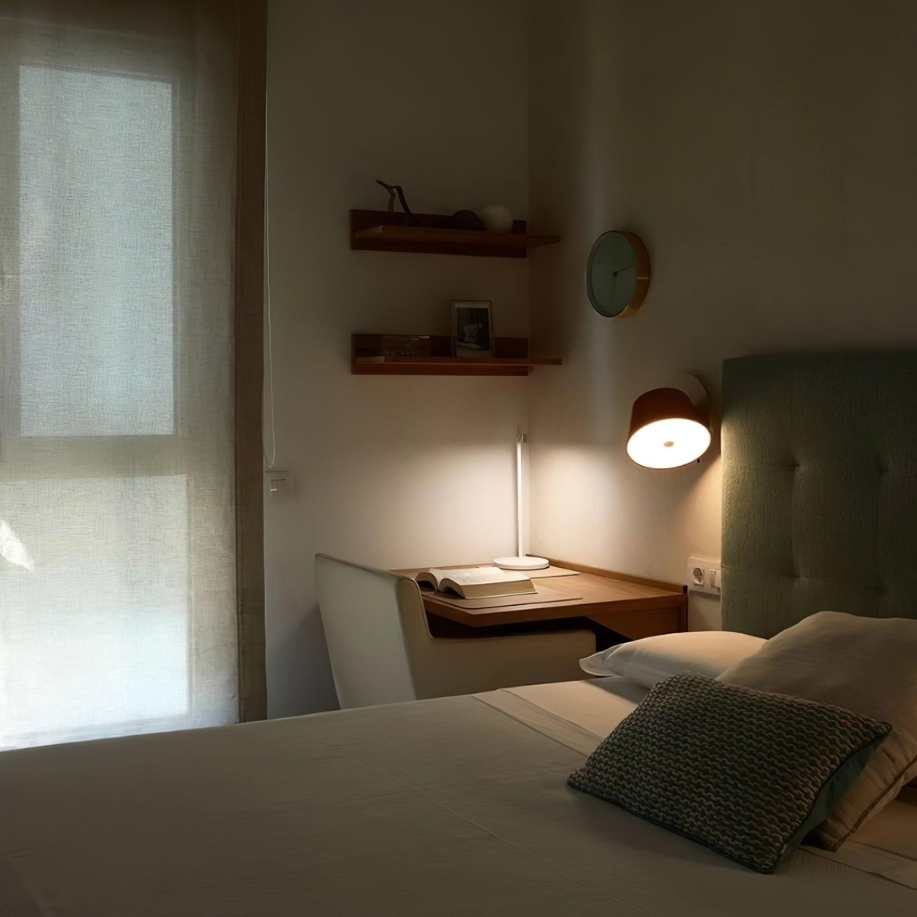 Eenvoudige leeslamp voor aan het bed in de slaapkamer HL478