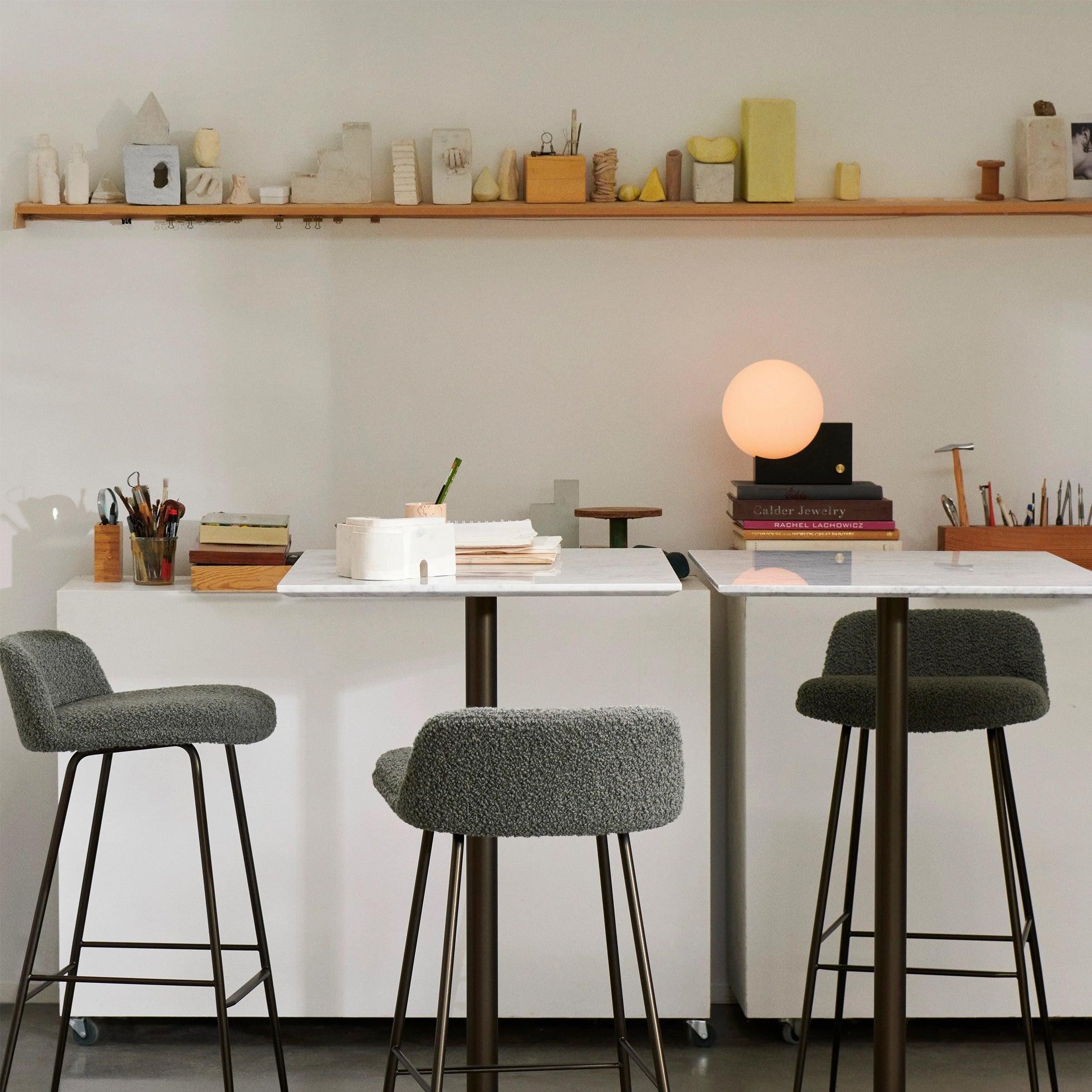 Geometrische lampenvoet glazen bol tafellamp HL523