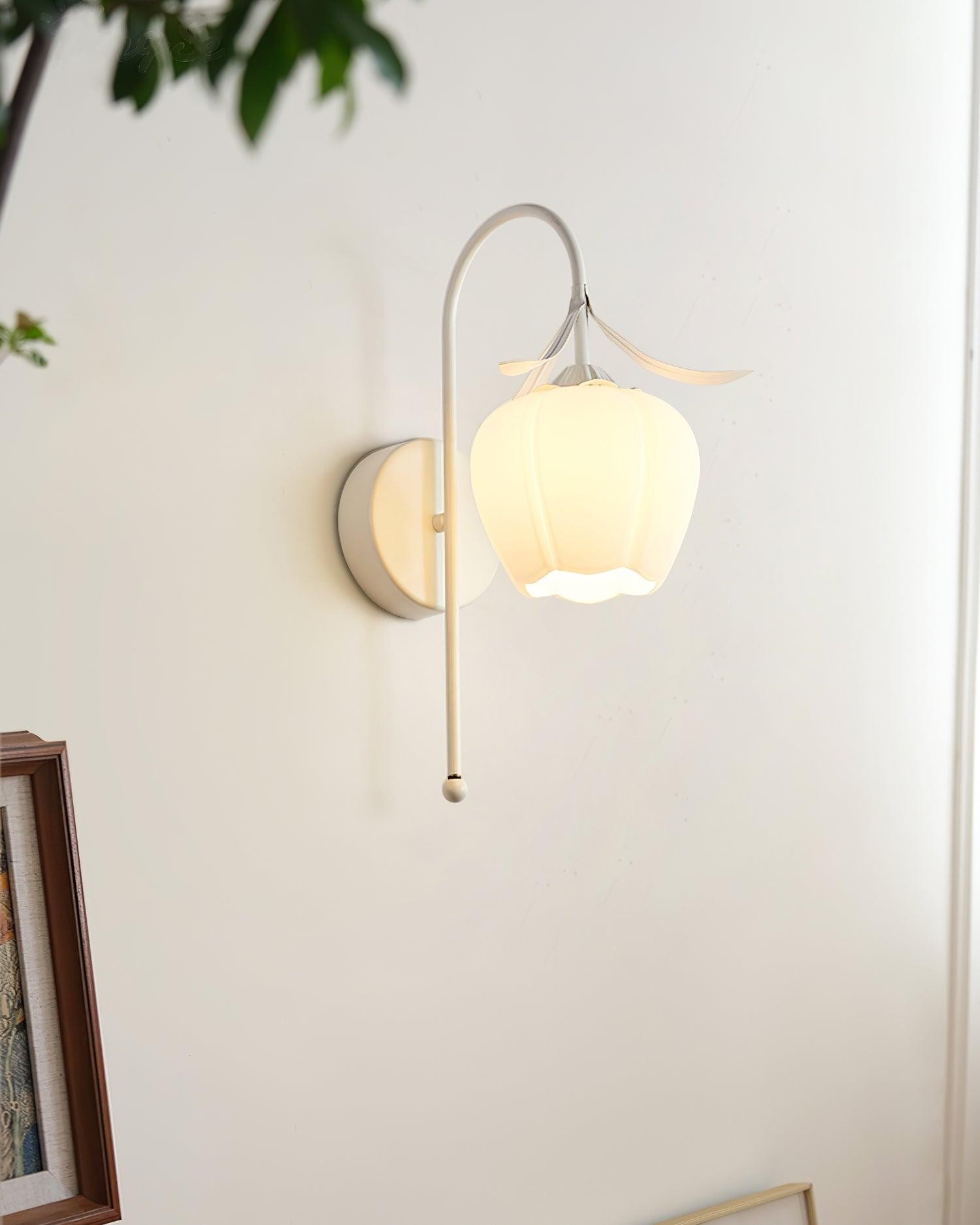 Franse crèmekleurige bloemenwandlamp HL582