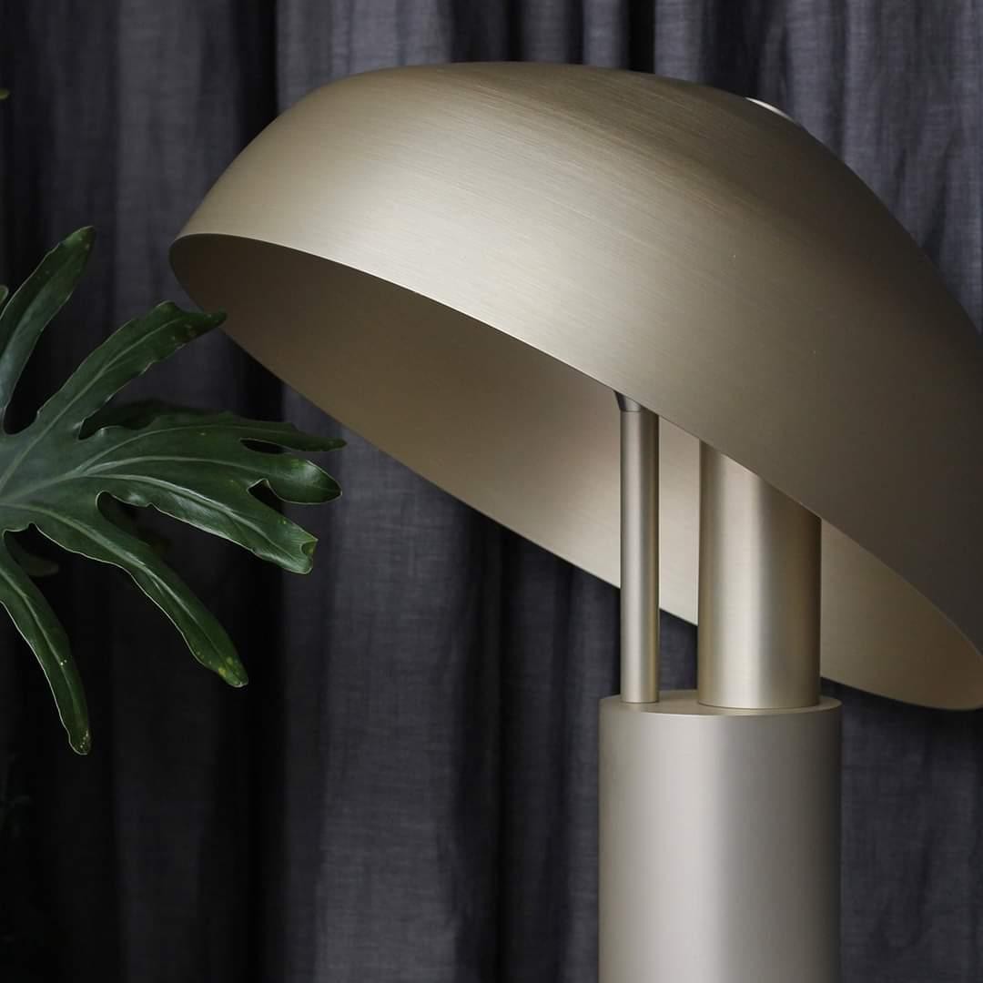 Modern minimalistisch design tafellamp met kromme kop HL652
