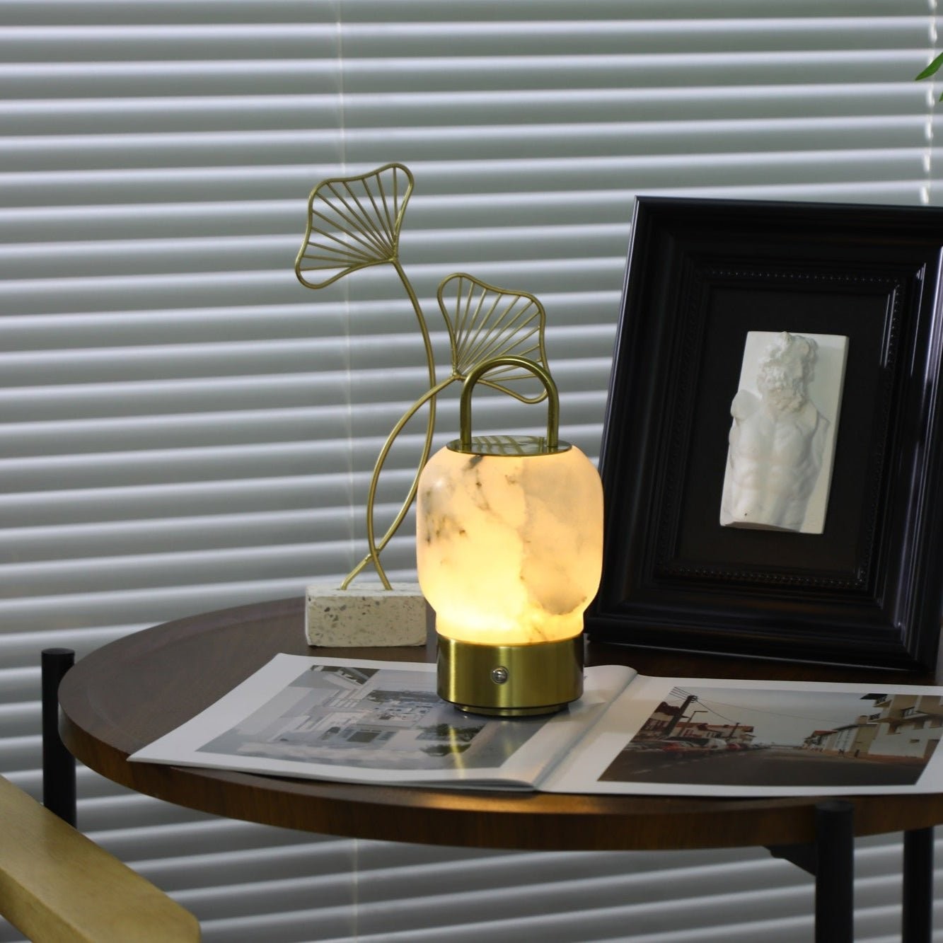 Draagbare oplaadbare tafellamp van alabaster HL2950