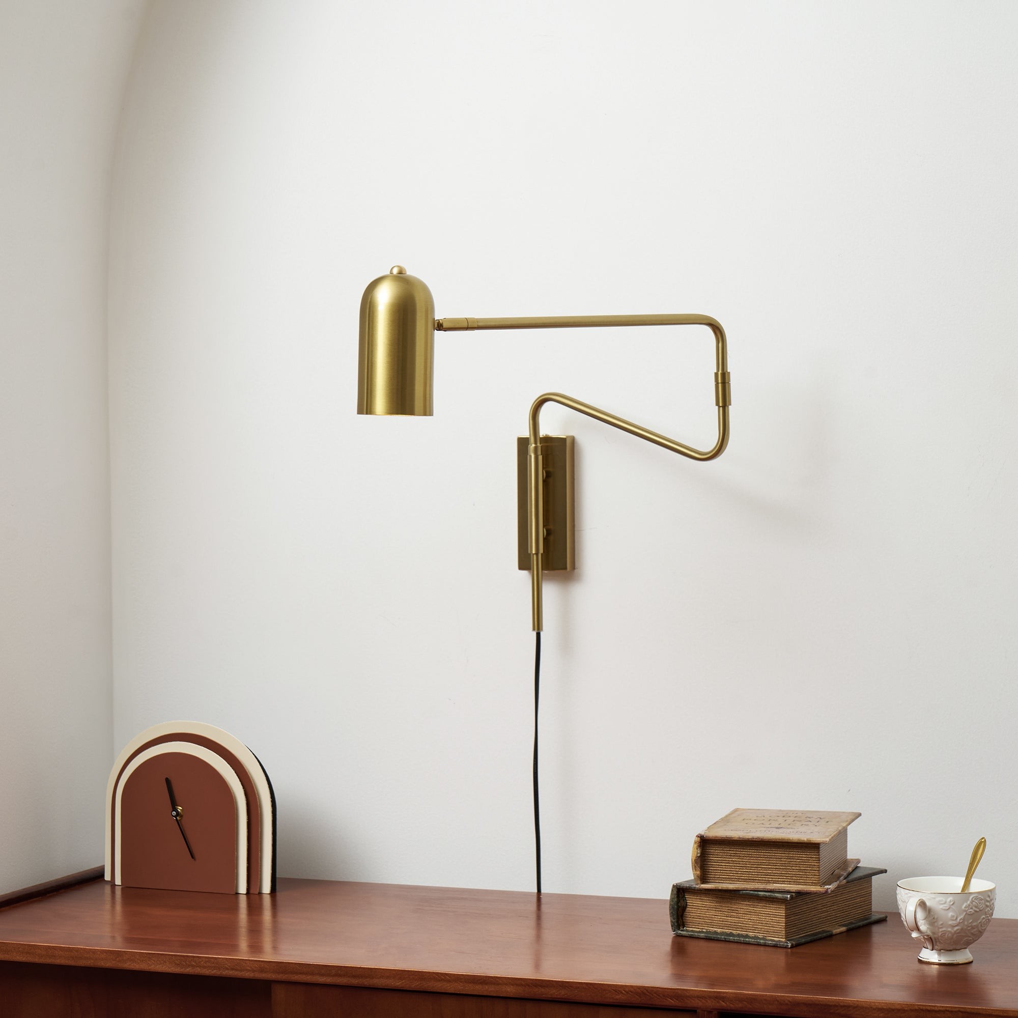 Verstelbare arm wandlamp met stekker HL2924