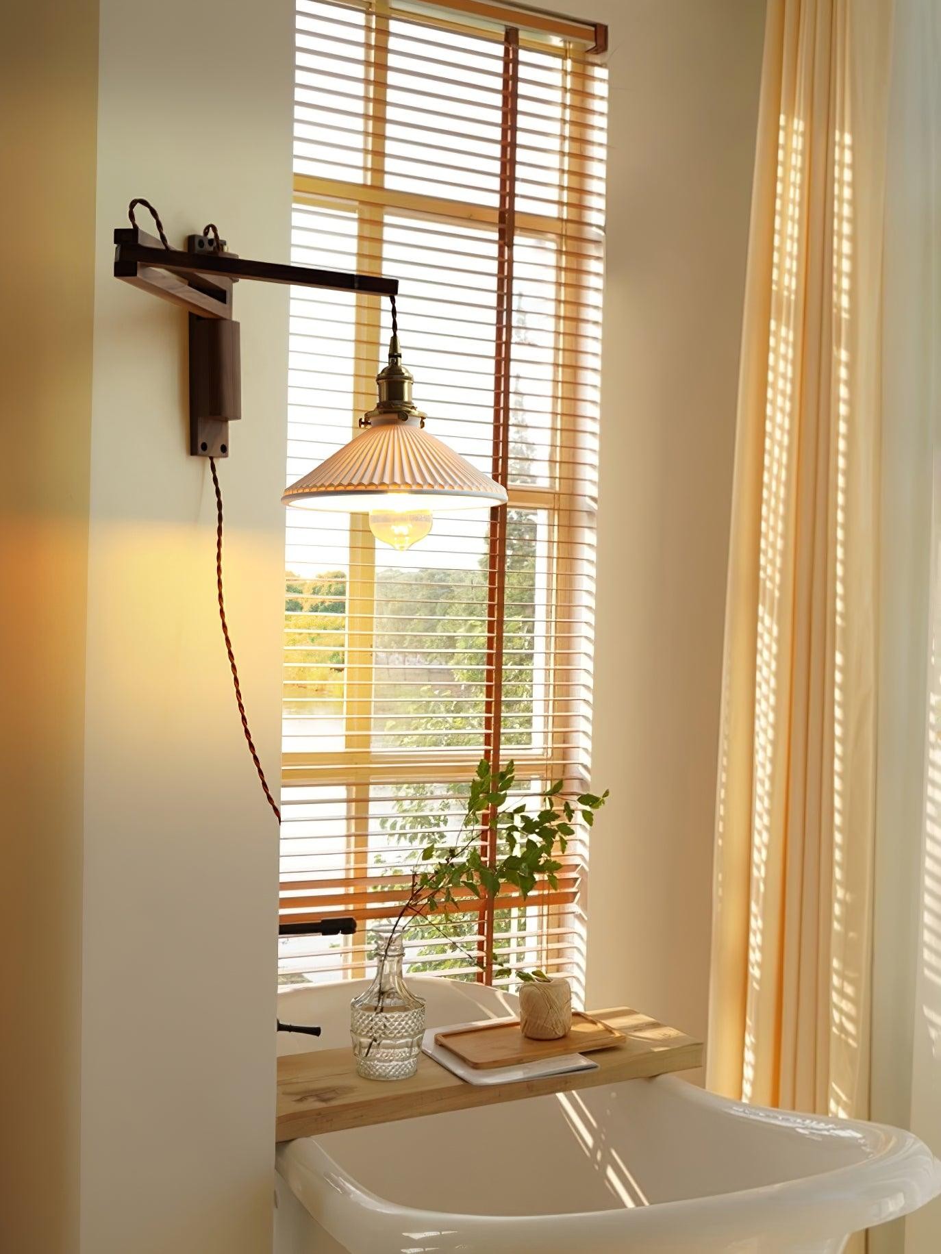 Walnoot Taps Toelopende Geribbelde Keramische Zwenkarm Wandlamp HL1077