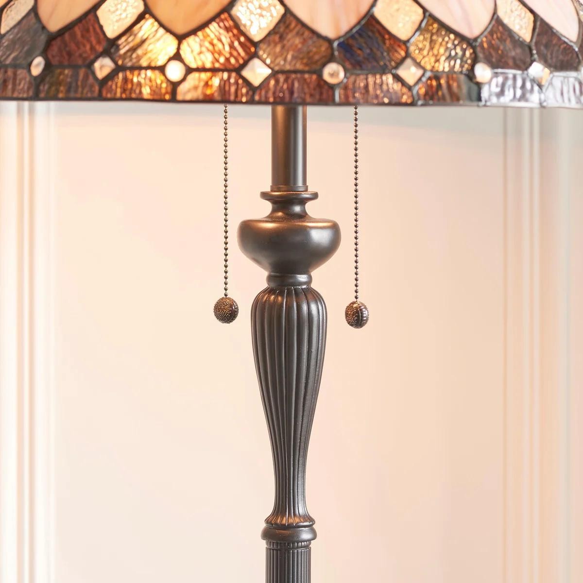 TF Brooklyn Geometrische Art Deco Tiffany Vloerlamp - Glas-in-loodkap en satijnzwarte voet voor de woonkamer HL2081