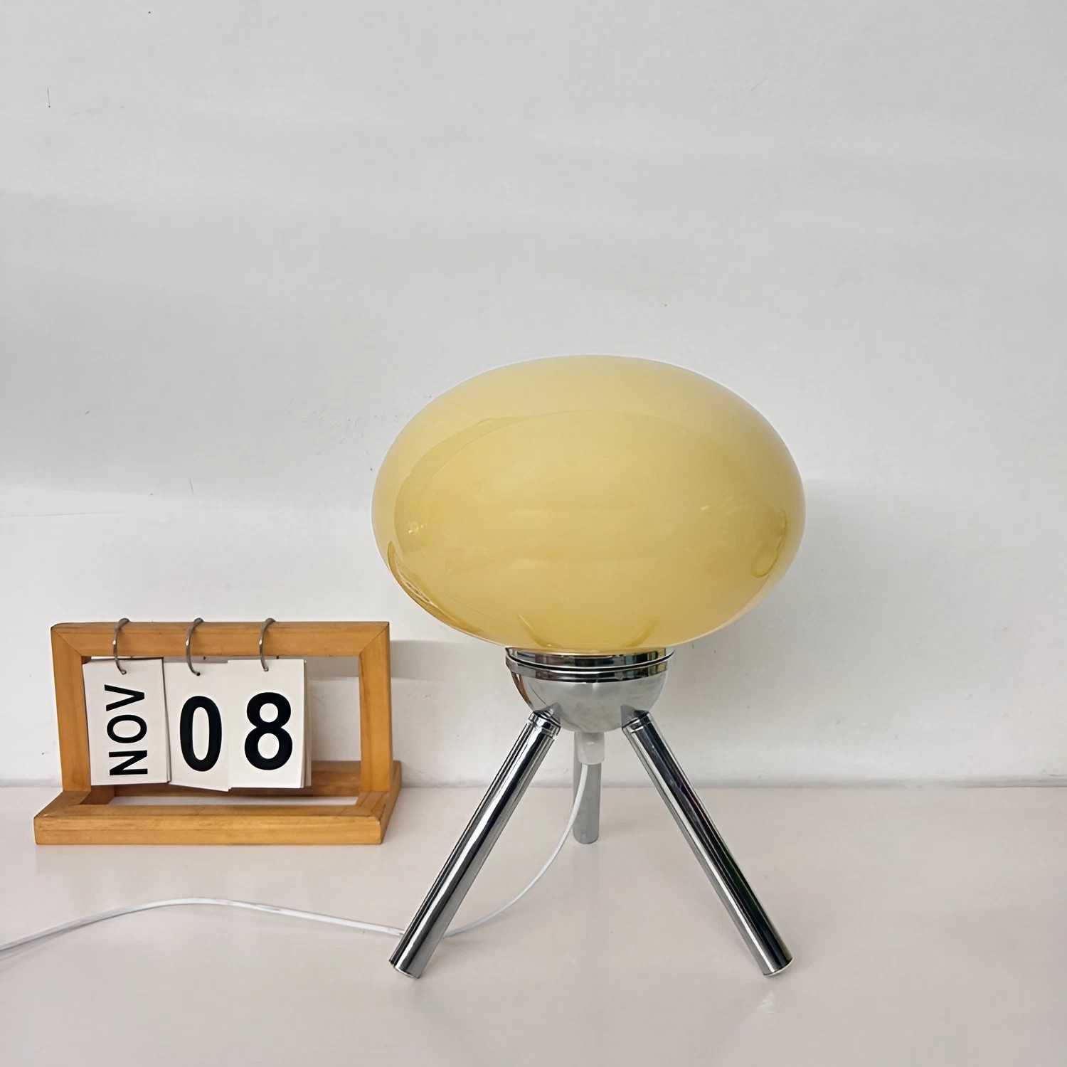 Lollipop moderne Bauhaus glazen driepoot tafellamp HL96