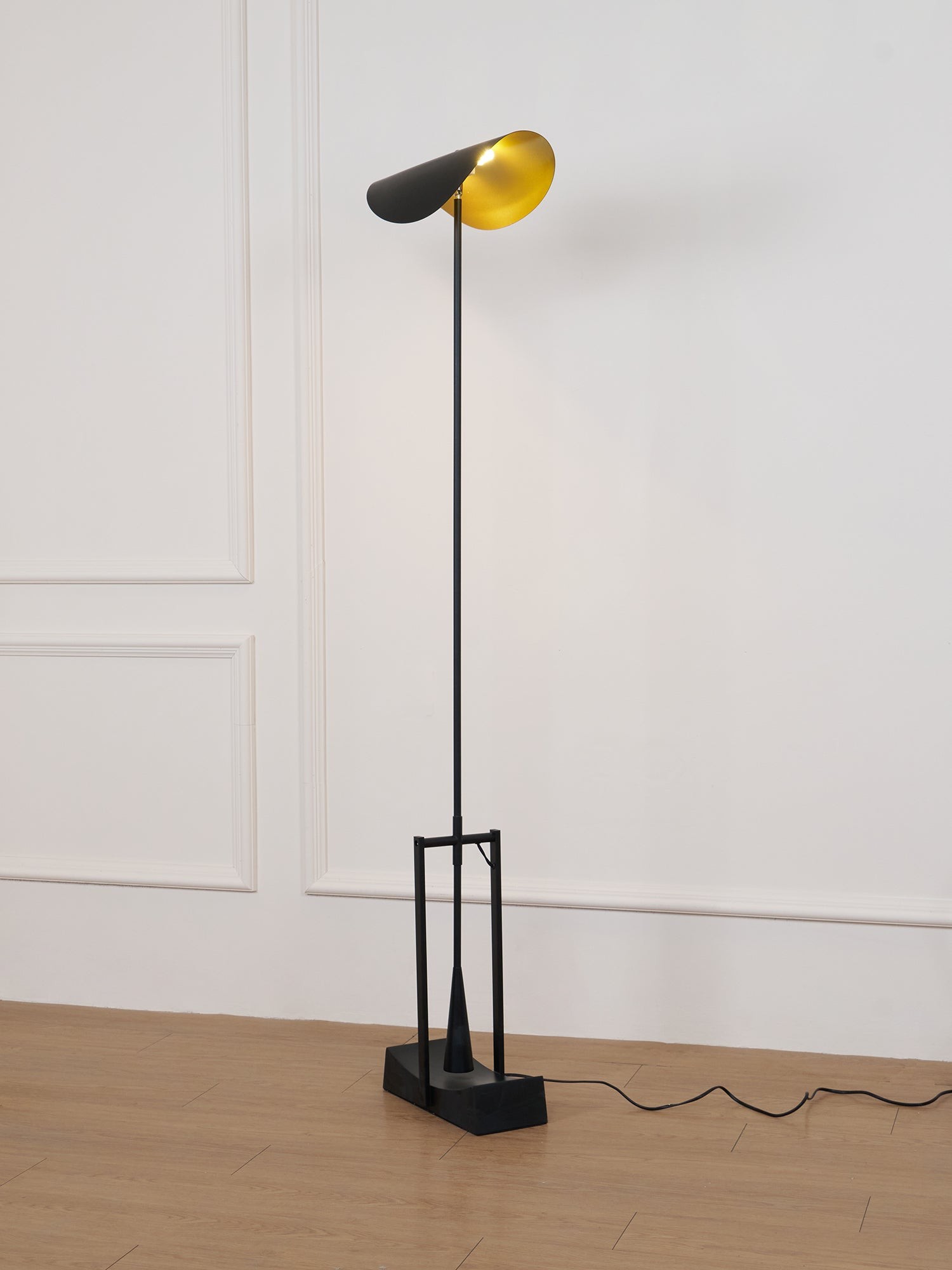Nordic Creative Inclined Metalen Vloerlamp HL823
