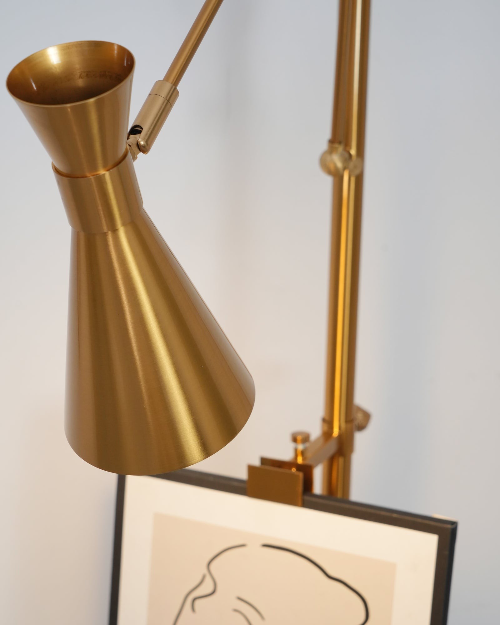 Met frameondersteuning staande lamp HL1201