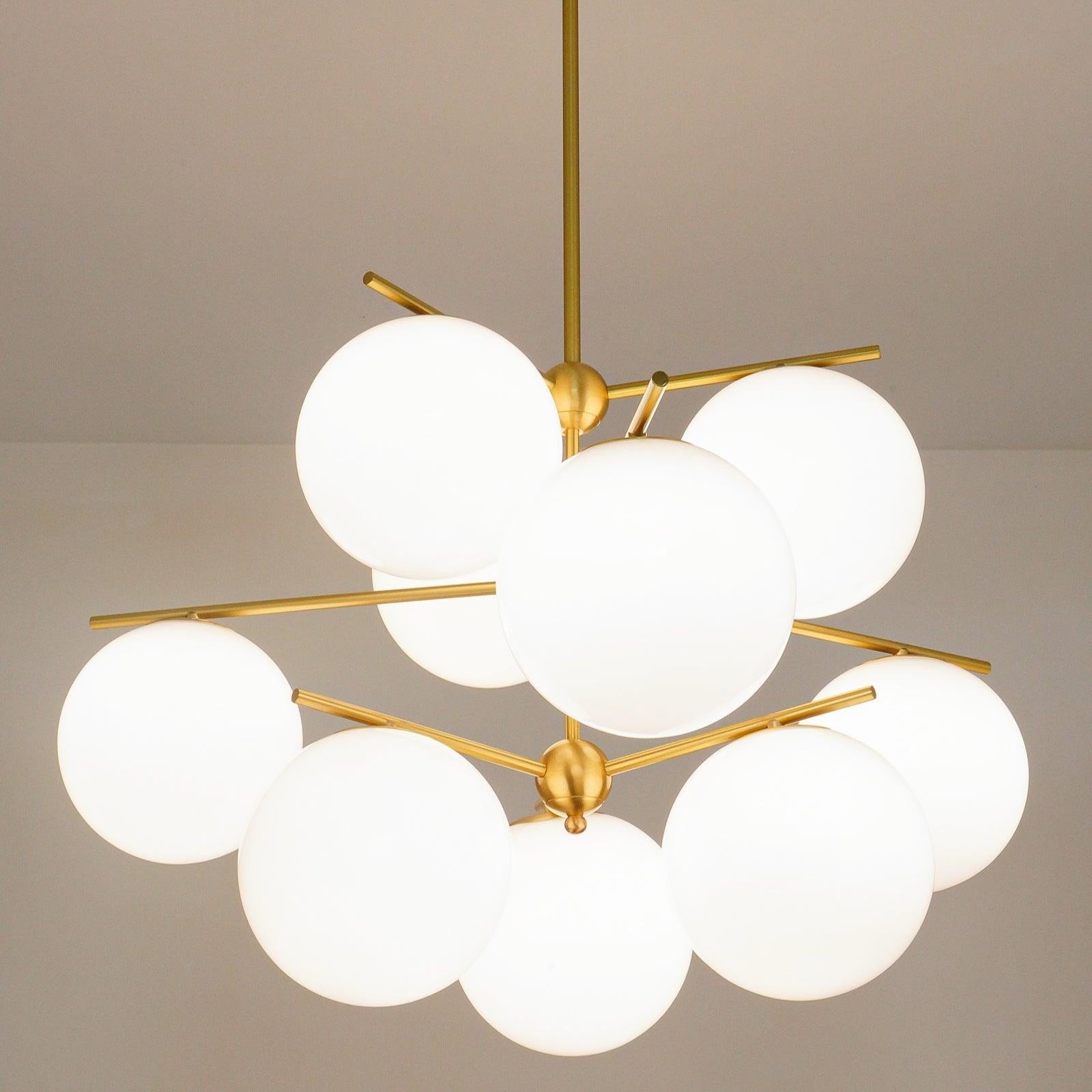 Luxe kroonluchter met bolvormige steel en messing HL1230