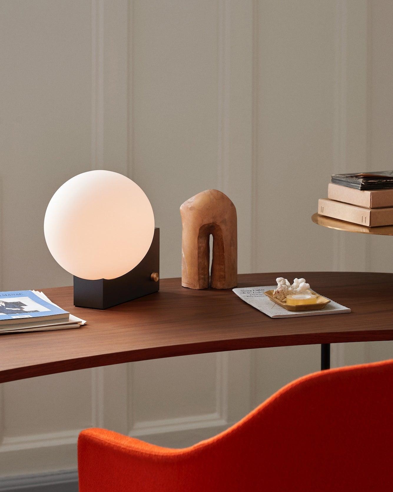 Geometrische lampenvoet glazen bol tafellamp HL523