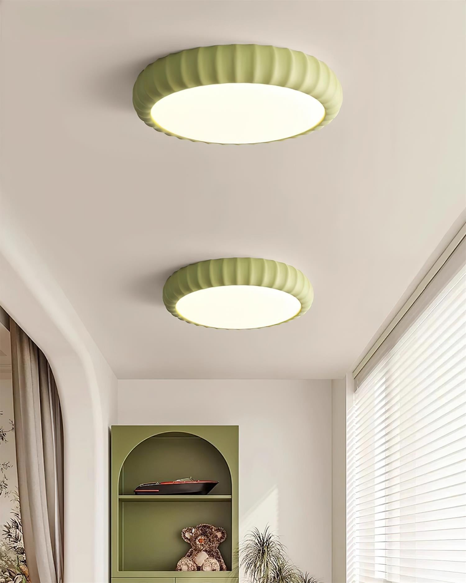 Eenvoudige crèmekleurige ronde plafondlamp met golven HL572