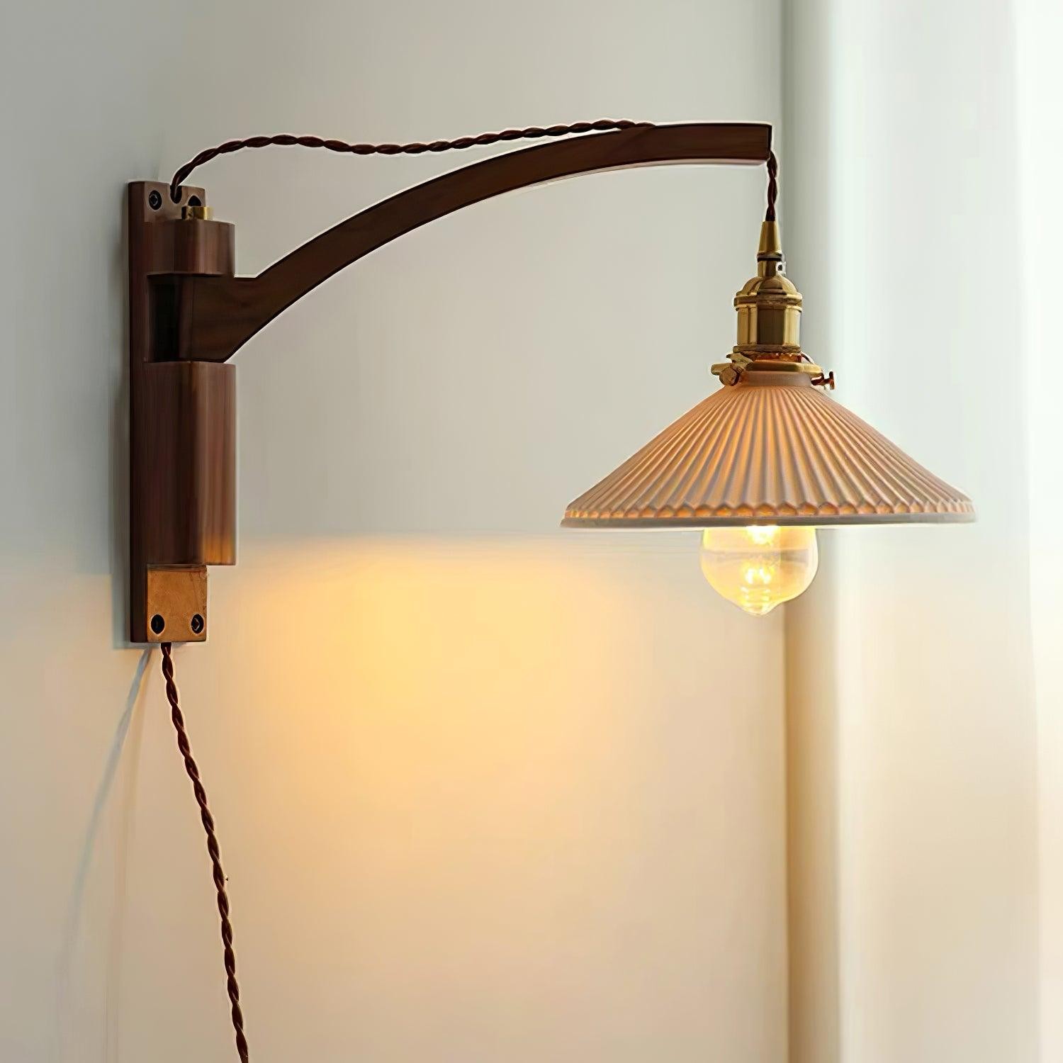 Walnoot Taps Toelopende Geribbelde Keramische Zwenkarm Wandlamp HL1077