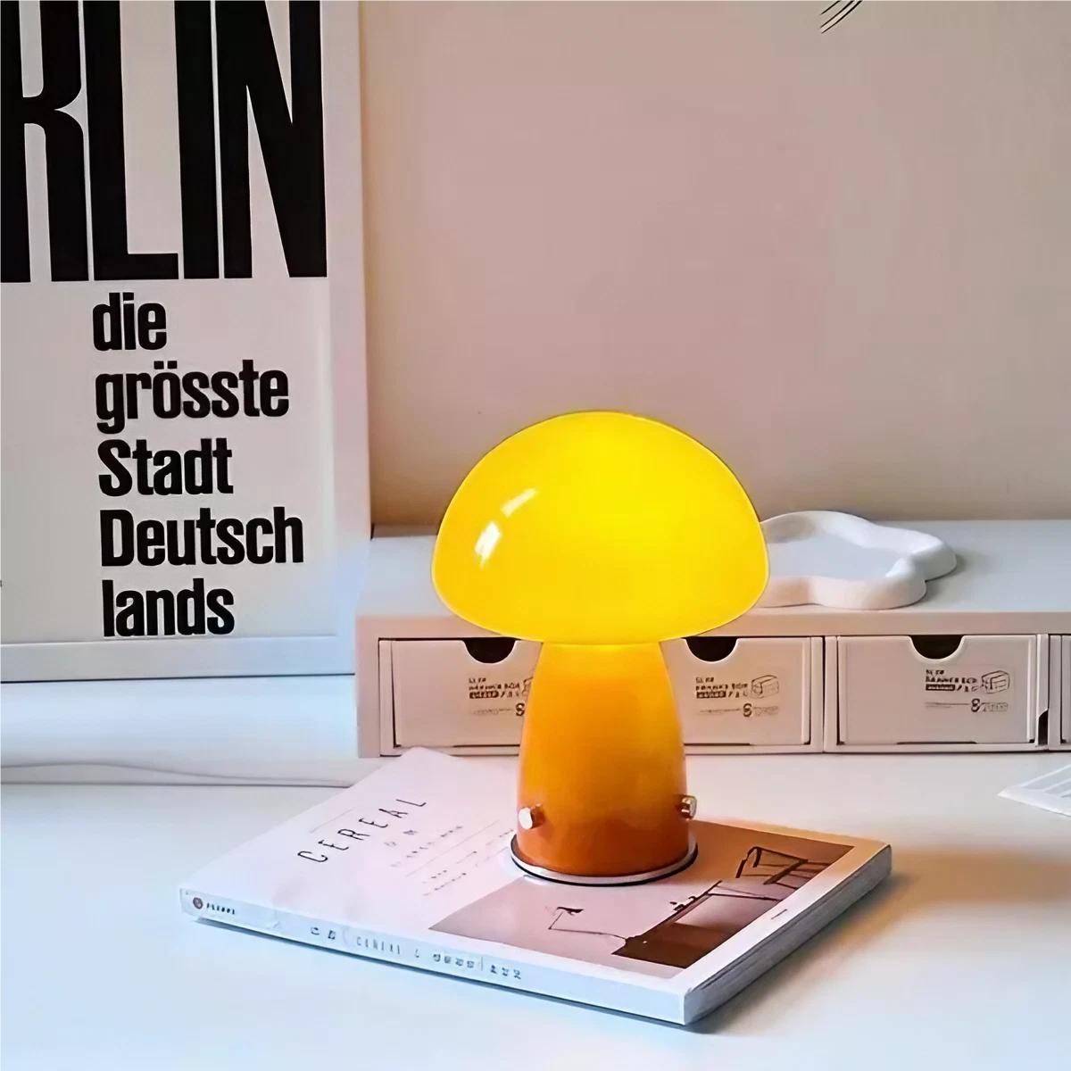 Deense Bauhaus glazen paddestoel tafellamp HL187