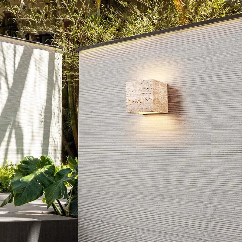 Minimalistische LED-wandlamp voor buiten van travertijnsteen HL1278