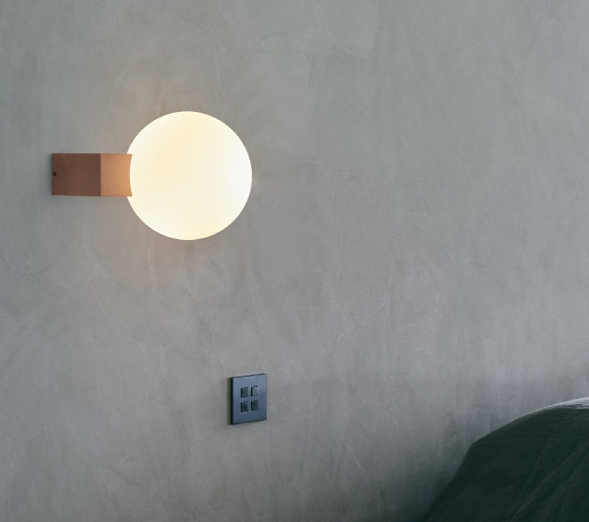 Minimalistische bolvormige wandlamp HL558