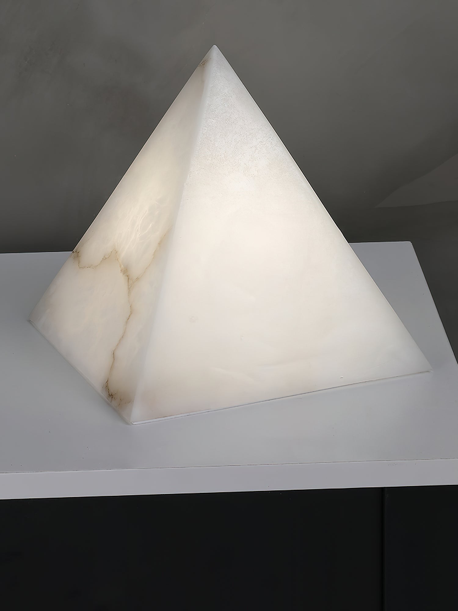 Albasten piramide tafellamp HL2981