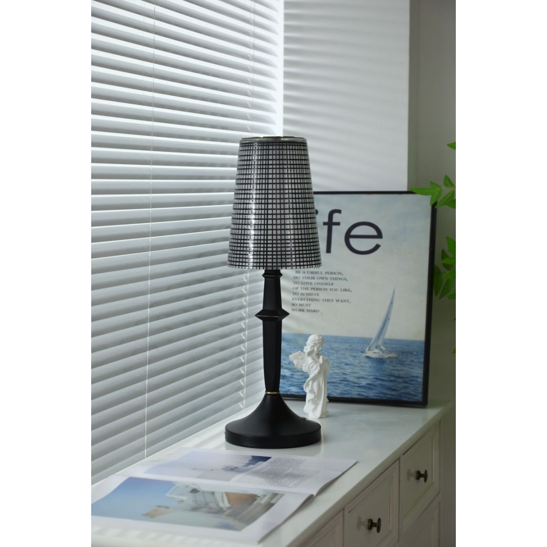 Devon zwarte tafellamp (met ingebouwde batterij) HL3262